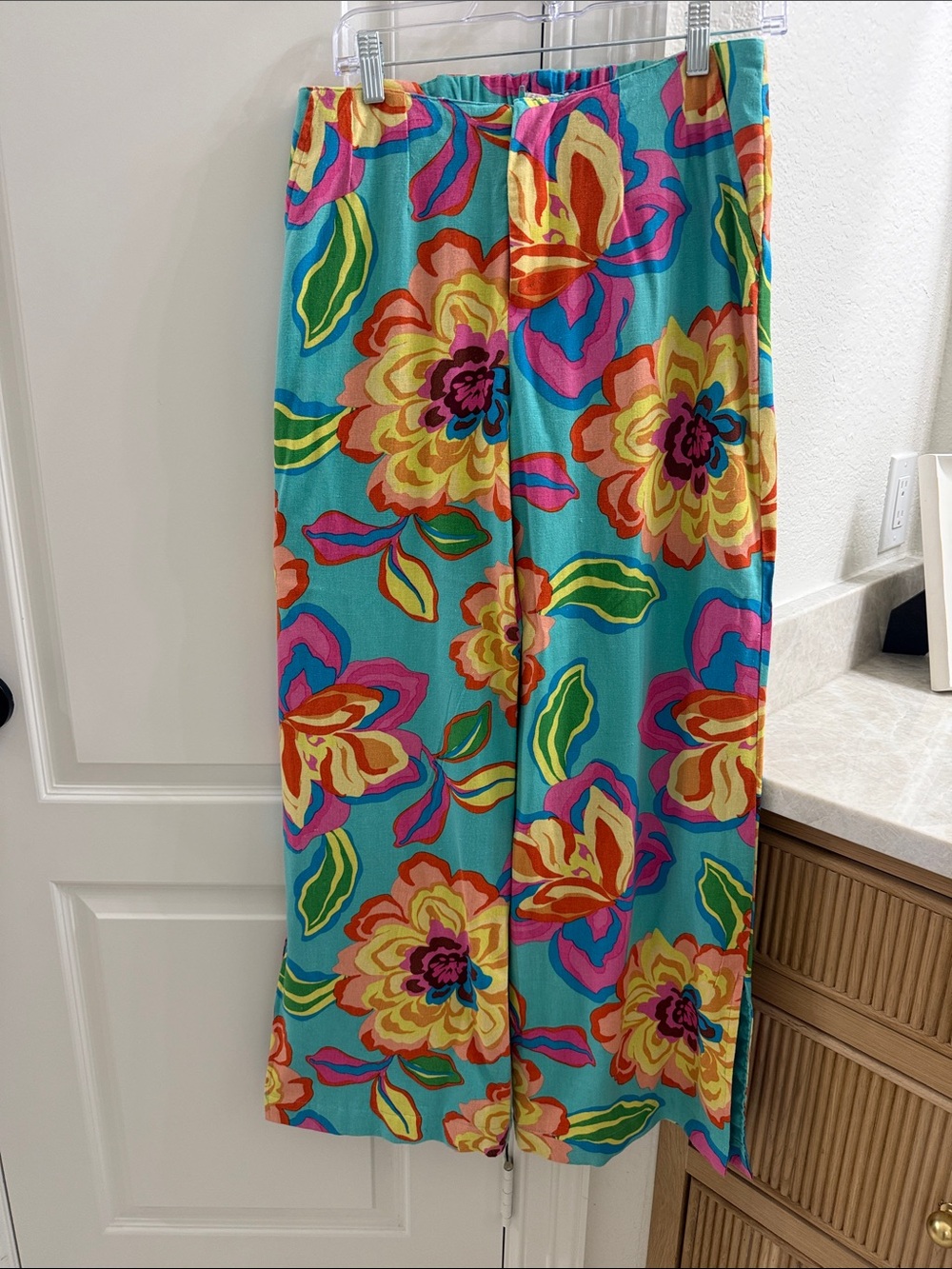 Gianni Bini Vibrant Floral pants in Turquoise, Pink & Yellow